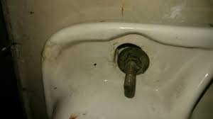 Their design looks sleek and functions in the same way as the old tank system. I Took Off An Old Toilet Tank And Put It Back On And It Was Leaking Are These The Incorrect Size Bolts Fixit