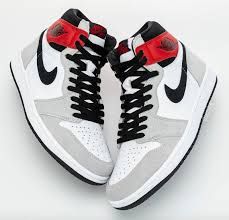 Zapatilla Jordan Air 1 Mid Light Smoke Grey Black White Https Sneakernews Com Wp Content Uploads 2020 04 Jordan 1 Smoke Grey Release Date 555088 126 6 Jpg W 1140 In 2020 Air Jordans Jordan 1 Nike Air Jordan Shoes