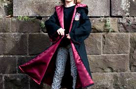 Im kostümverleih ist die auswahl zwar groß, allerdings ist das oft ziemlich teuer und auch nicht immer sehr kreativ. Zauberermantel Nahen Kostenlose Nahanleitung Inkl Schnittmuster The Crafting Cafe