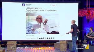 Lo schiaffo di papa francesco sulla mano della donna che lo ha strattonato diventa virale ed è subito meme il video di papa francesco che si arrabbia e schiaffeggia una fedele durante la notte di. Propaganda Live Grazie Papa Francesco Propagandatop Facebook
