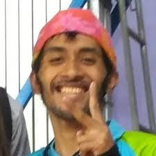 Penasaran sama cewek yang foto di antara personel Dewa19 Tyo Nugros dan  Andra Ramadhan ini siapa ya?