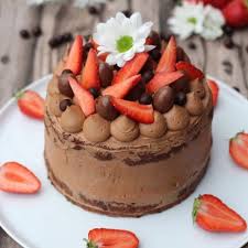Layer Cake Au Chocolat Et A La Fraise En 2020 Cake Chocolat Recette Cake Design Alimentation