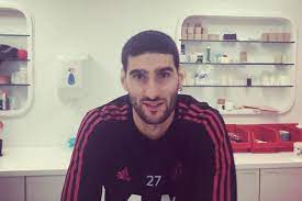 There was only 1 more @chaostrick that rhymes you know mou with fellaini's hair it gives me nightmares the story is that i. Marouane Fellaini Haircut Manchester United Midfielder Goes For Drastic New Look London Evening Standard Evening Standard