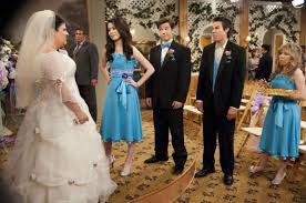 It was kind of strange for some icarly fans when nathan kress got married to london elise moore two years ago. This Former Icarly Star Just Got Married