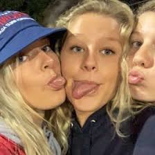 claire schaefer (claireschaeferr)