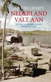Nederland Valt Aan Ad Van Liempt Twee Jaar Na De Bevrijding Trok Nederland Ten Oorlog Met 100 000 Soldaten Aan De Andere Kant Va Nederland Indonesie Boeken