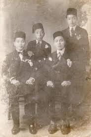 Secara asasnya, beliau memperolehi pelajaran dan didikan agama daripada. Syeikh Idris Al Marbawi Photos Facebook