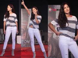 Katrina Kaif's Chic Sporty Look During Phantom Promotions At A College Fest  - Boldsky.com