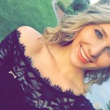 Lexi Young (@lexiyxo)