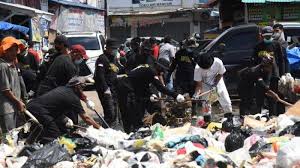 Tribun cirebon menyajikan berita dan video terkini cirebon, jawa barat Https Jabar Tribunnews Com 2021 08 09 Bagikan Sembako Kapolres Dan Danyon Arhanud 14pwy Keliling Kota Cirebon Naik Sepeda Motor Https Cdn 2 Tstatic Net Jabar Foto Bank Images Akbp Imron Ermawan Kanan Saat Memberikan Sembako Jpg Kapolres
