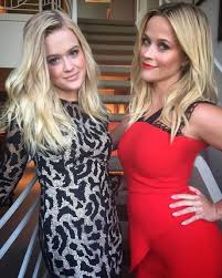 She's an actress, producer, entrepreneur, and—the reason we're here—book recommender. Reese Witherspoon And Her Daughter Ava Phillippe 9gag