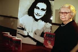 Escucha la ira en hoy martes seguiremos en una pequeña reseña fotográfica de un fundador de ana frank y él es nuestro. Anne Frank Biography Age Death Facts Britannica