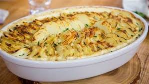 Joanna Gaines Smothers Her Scalloped Potatoes With Garlic And Cheese Recipes Scalloped Potato Recipes Food