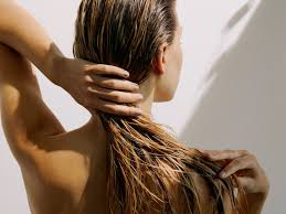 Che sia balayage o la tinta della giusta palette/stagione, è certo che si voglia mantenere il colore più … Come Lavare I Capelli Correttamente Nivea