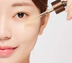 Plus the glow skin balm to go mist containing 77.8% damask rose water and hyaluronic acid to hydrate skin and set your makeup. The Missha Glow Skin Balm Will Give You The Dewy Skin