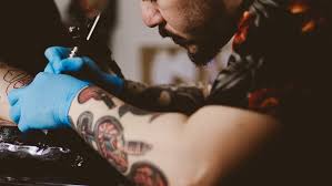 Tattoos körperkunst federtattoo tattoo bedeutungen federstift tattoo federkiel tattoo neue tattoos feder tattoo tattoos mit bedeutung. 11 Tattoo Motive Mit Denen Ihr 2019 Niemanden Mehr Vom Hocker Haut Mit Vergnugen Berlin