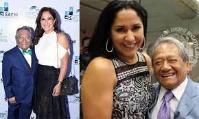 Gustavo adolfo infante le preguntó al gran compositor armando manzanero si su estatura le ha afectado en su vida. Laura Elena Villa Esposa De Armando Manzanero Tenia 36 Anos Menor Que El