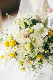 Yellow And White Bouquet With Craspedia Scabiosa And Daisies Bouquet Mariee Champetre Bouquet Mariee Vert Bouquet Mariage Jaune