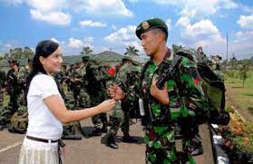 Seni perang tertinggi adalah menaklukkan musuh. Kata Kata Bijak Tni Menyentuh Hati Gambar Dp Bbm Tentara Nasional Indonesia Captionkata Com 2021 Caption Dp Bbm Kata Bijak Terbaru