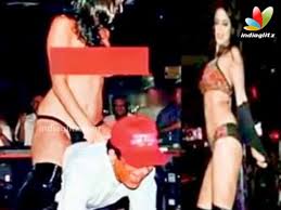 Sunny Leone Strips Nude At Private Party; Calls It Fake! | Hot Latest News  | Pune