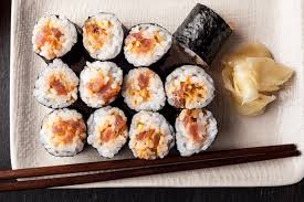 A Classic Japanese Spicy Tuna Maki Sushi Recipe Recette Sushi Recette Maki Recette