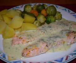 All In One Lachsfilet Mit Katoffeln Gemuse Und Heller Sauce Rezept Senf Dill Sauce Lachsfilet Lachs Gerichte
