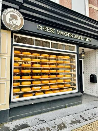 Enjoying the finest cheese since 1974! 🧀🇳🇱 #CheeseLovers #DutchCheese #Since1974 #Netherlands #CheeseTime #foodforfoodies