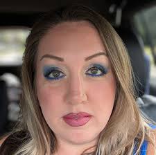 What's your brow story? ⁠ ⁠ Another brow story from our insiders event last  week! ⁠ ⁠ Laura was also a victim of the 90s thin brow trend but has been  working