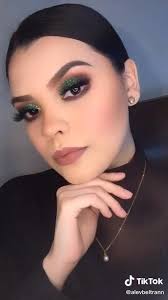 Maquillaje verde con glitter [Video]