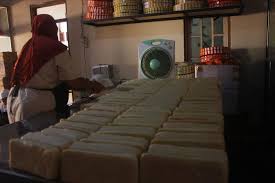 Bagaimana untuk membuat tepung panir putih? Inovasi Getuk Lindri Wahyudi Habiskan 7 Kuintal Singkong Hingga Jual 1 000 Kotak Per Hari Halaman All Kompas Com