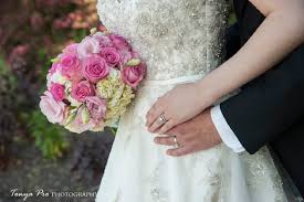 Apple creek flowers, your local woodstock florist, offers professionally designed flower arrangements and gift baskets. Wedding Flowers Wedding Florists Woodstock Il Apple Creek Weddings