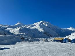 Shishapangma: youngest woman to conquer the 14 highest peaks