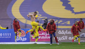 منح لقب الدوري السعودي للهلال. Ø¹Ø¨Ø¯Ø§Ù„Ø±Ø²Ø§Ù‚ Ø­Ù…Ø¯Ù„Ù„Ù‡ Ú©Ù„Ù‡ Ø§Ù„Ù‡Ù„Ø§Ù„ Ø±Ø§ ØªØ±Ø§Ø´ÛŒØ¯ Ø¹Ú©Ø³ ÙˆØ±Ø²Ø´ Ø³Ù‡
