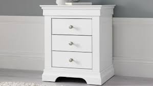 Available in a range of different new and used styles from traditional mahogany to classic white styles, you will be able to find a wide range of bedside tables and cabinets to suit you and the décor of your home. Wooden Bedside Tables White Bedside Cabinets Time4sleep