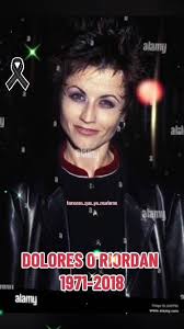 #doloresoriordan Dolores Mary Eileen O'Riordan fue una cantante y  compositora irlandesa. Era más conocida por ser la vocalista principal y  letrista de la banda de rock alternativo​ The Cranberries. ...