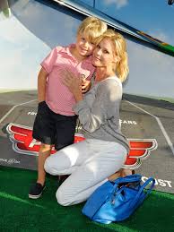 1 day ago · minnie john, who became lightheaded and fell in arches national park, says she awoke to find julie bowen, one of the stars of the abc sitcom modern family, helping to tend to her. Julie Bowen My Kids Have Said You Re Not A Nice Mommy