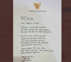 Puisi adalah satu diantara bentuk karya sastra yang berfungsi sebagai pengungkap perasaan dari penyair. Ganjar Pranowo Tulis Puisi Semangati Tim Medis Tangani Pasien Corona Bagian 1
