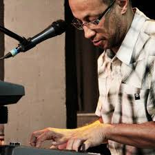 Stream Nem Um Momento Só