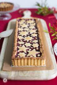 Den kuchen auf der untersten backofenschiene ca. Linzer Tarte Mit Zartem Mandelteig Und Johannisbeergelee It S Beginning To Look A Lot Like Christmas Feiertaglich Das Schone Leben