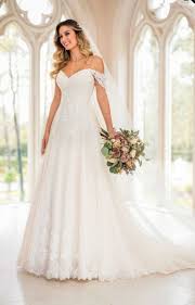 Daher sollte das brautkleid kleine makel verstecken und die schokoladenseite der braut betonen. Brautkleid A Linie Mit Spitze Und Kleinem Trager Von Stella York Stella York Hochzeitskleid Brautmode Kleider Hochzeit