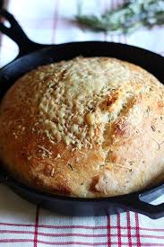 No Knead Rosemary Parmesan Skillet Bread Features A Super Easy Dough That Comes Together In A Matter Best Bread Recipe Skillet Bread Cast Iron Skillet Cooking