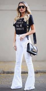 Calça Estampada Preta E Branca Como Usar Musa Do Estilo Bianca Petry Looks Com Calca Flare Calca Flare Branca Camisetas Feministas