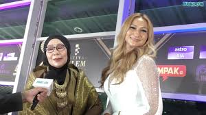 Selamat hari raya aidil fitri maaf zahir dan batin.semoga berbahagia bersama keluarga tercinta. Eksklusif Normah Damanhuri Komen Majls Resepsi Ahya Rosli Terima Menantu Youtube