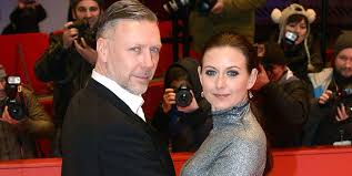 Help us build our profile of mikael persbrandt and sanna lundell! Sanna Lundells Gravidlycka Med Persbrandt Stoppa Pressarna Kandisar Kandisnytt Hant Extra Se Hor Noje
