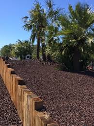 Decoration Massif En Pouzzolane Rouge Marron Et Bordure Massif Traverses Tendancejardin Pouzzolane Paillagemi En 2020 Bordure Massif Decoration Jardin Muret En Pierre