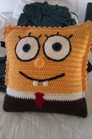 Önden ördüğümüz kısmın üzerine arkadan örme gelecek. Crochet Pillow Tig Isi Yastik Modelleri Tig Isi Cocuk Yastiklari Kendin Yap Projeleri Crochet Crocheting Cr Krose Oyuncak Orme Sapka Desenleri Kirlent