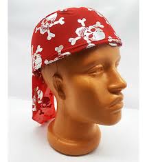 Kırmızı Renk Gümüş Kuru Kafa Baskılı Tas Korsan Şapkası