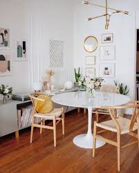 Saarinen Tulip Round Dining Table In 2020 Apartment Dining Dining Room Small Modern Dining Room