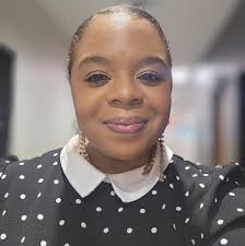 Where to find graphics design internships or part-time positions for a  12th-grade student?