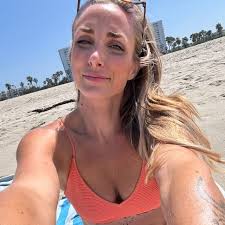 Lindsay Whitlock-Scheele (@lindsaybscheele) • Threads, Say more